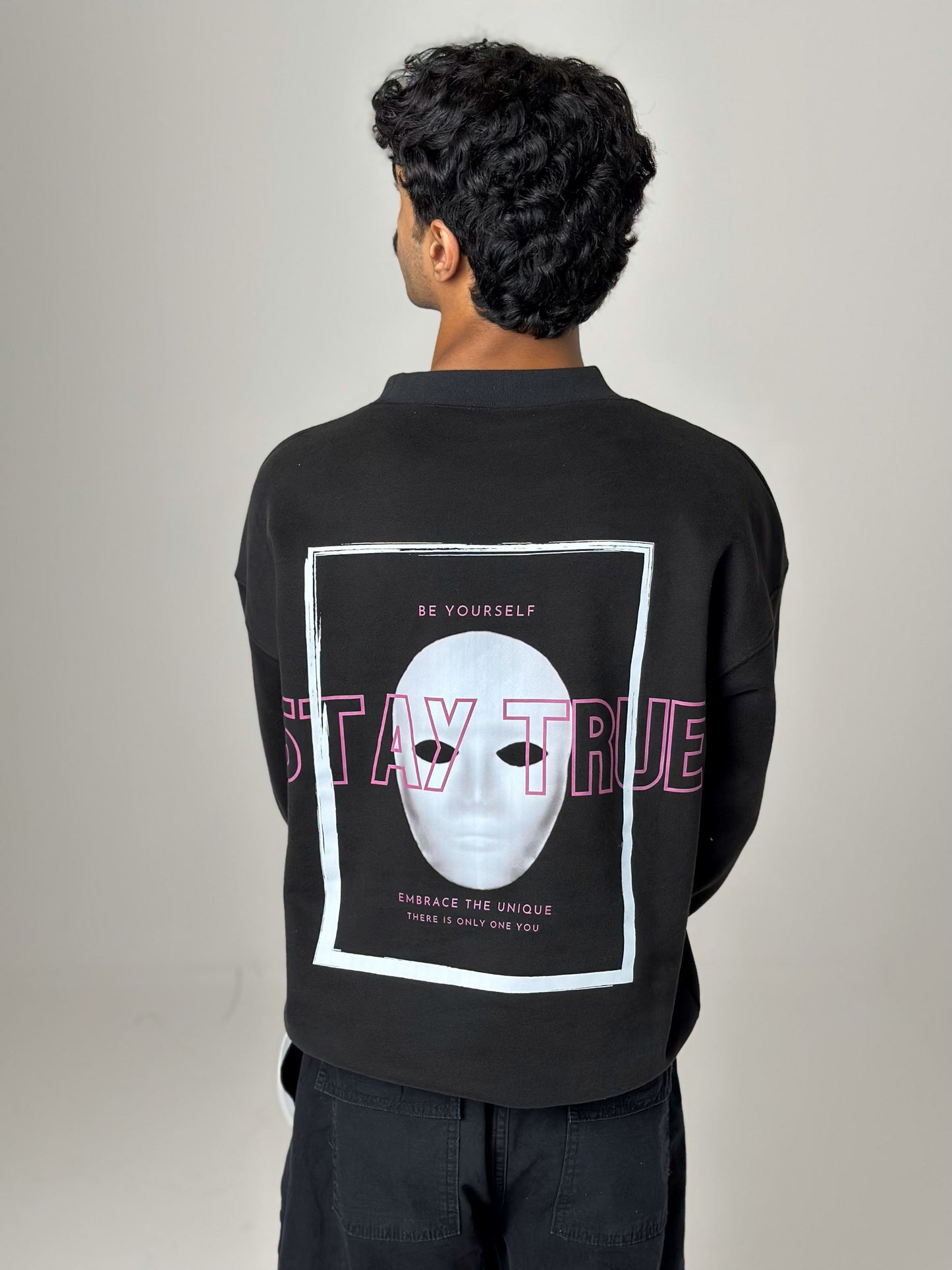 NEIGHBOR STAY TRUE OVERSIZED CREWNECK - BLACK